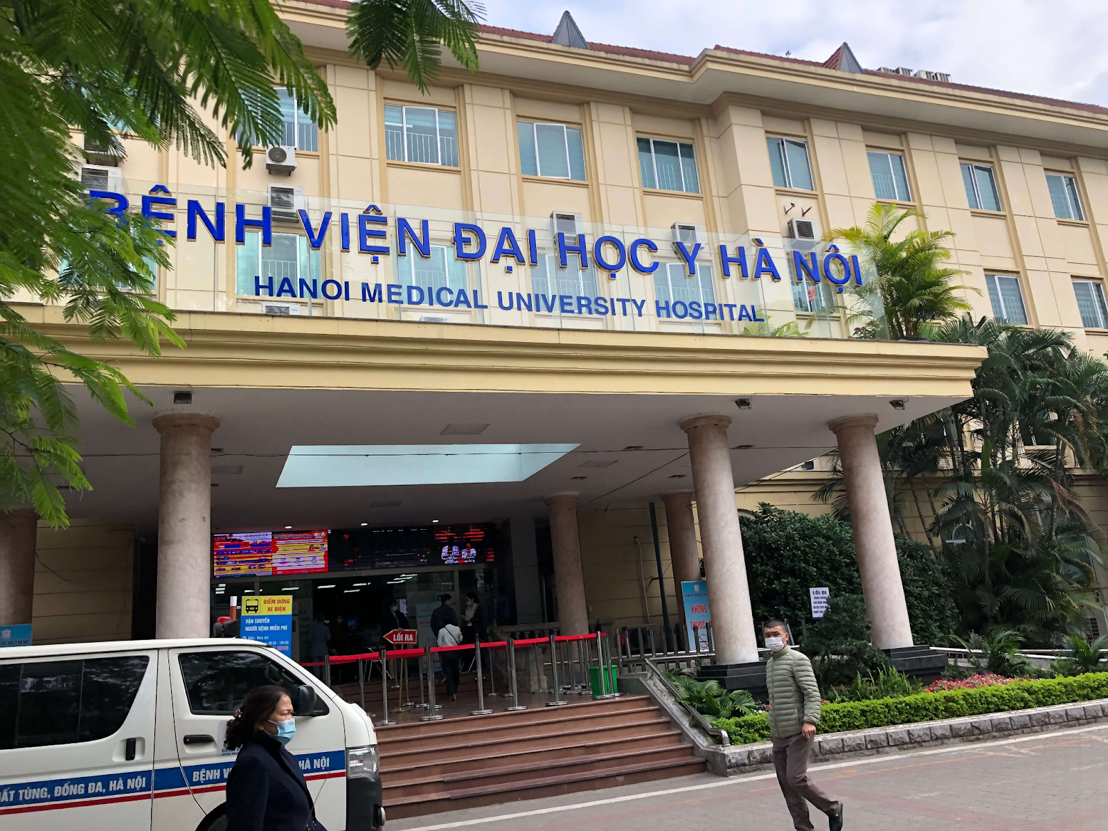  Bệnh viện Đại học Y Hà Nội - Một trong những địa chỉ chữa thoát vị đĩa đệm uy tín ở Hà Nội